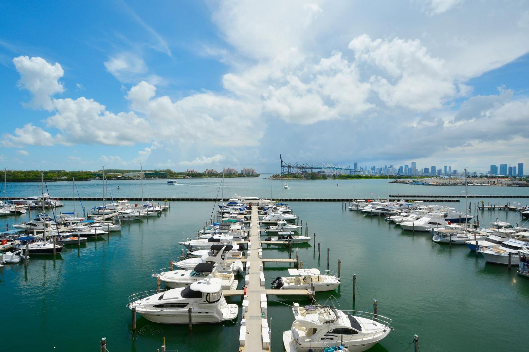 Sunny Days Apartments Miami Beach Exterior photo
