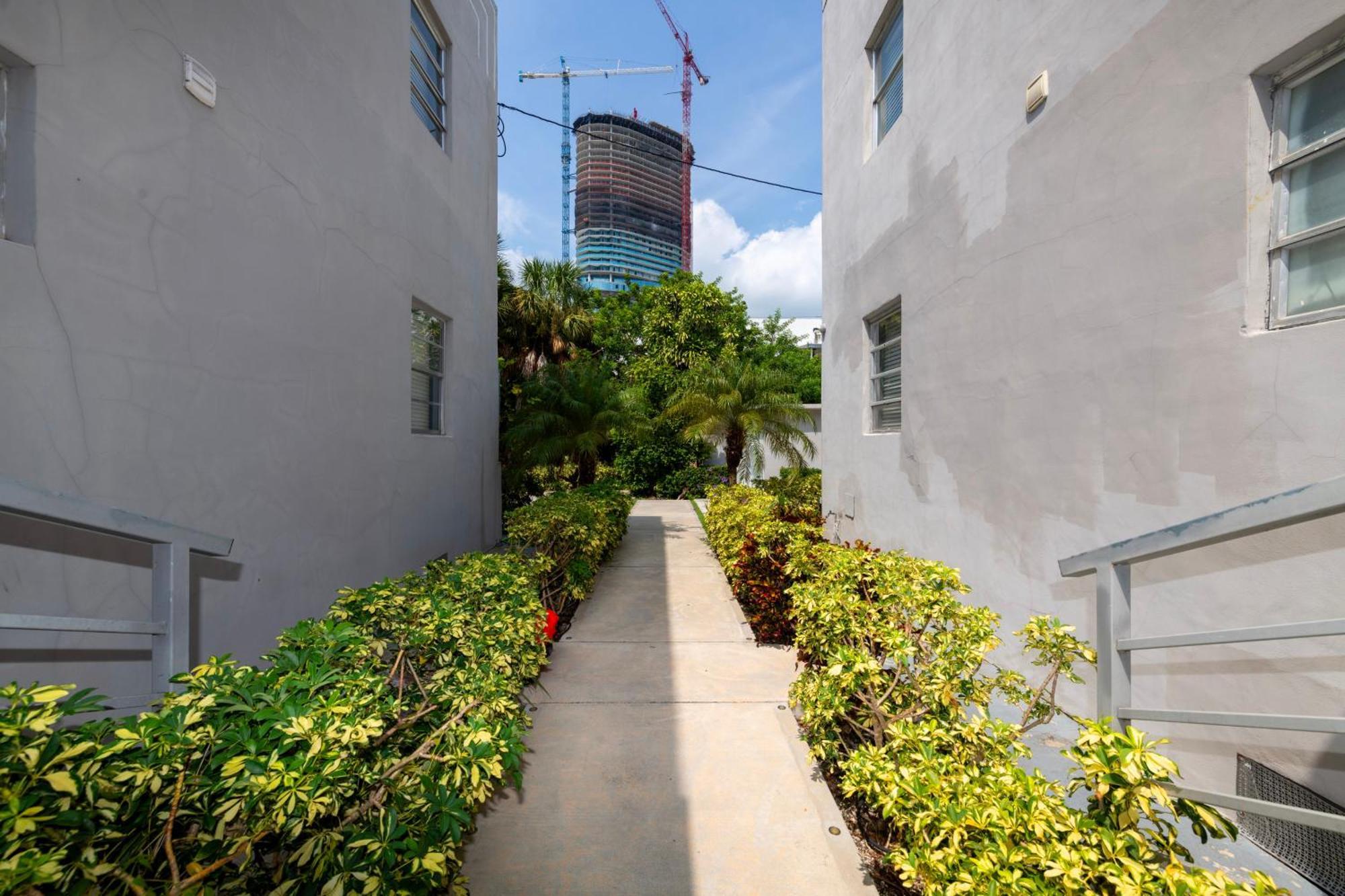 Sunny Days Apartments Miami Beach Exterior photo