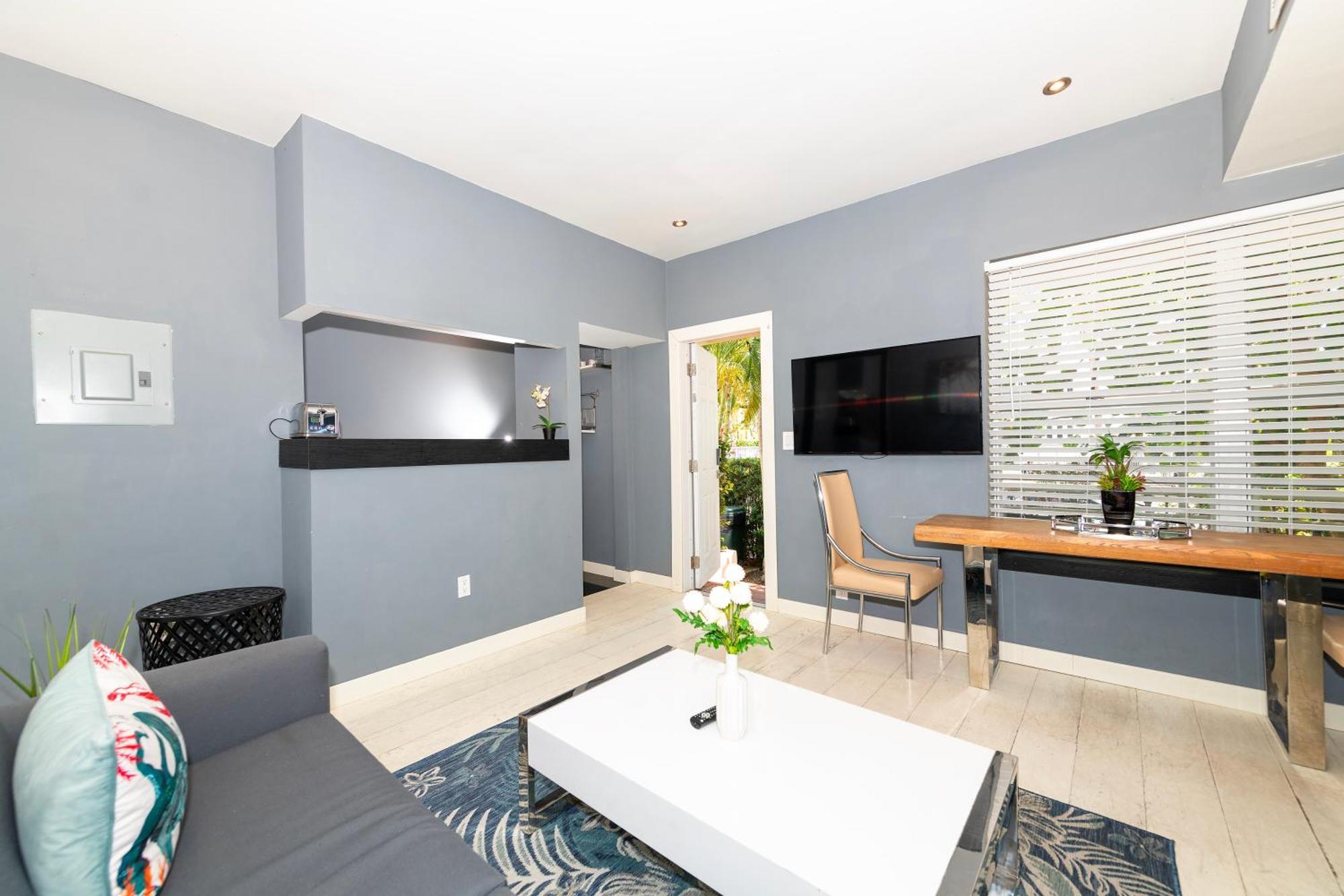 Sunny Days Apartments Miami Beach Exterior photo