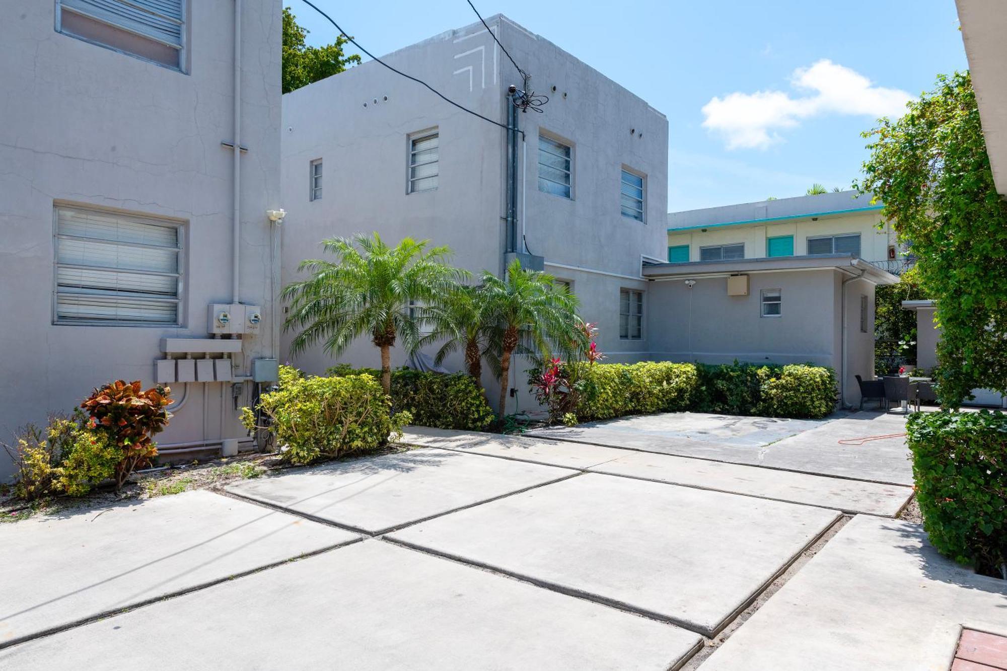 Sunny Days Apartments Miami Beach Exterior photo