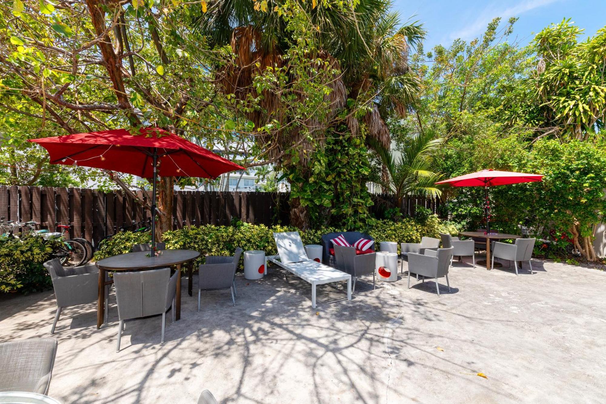Sunny Days Apartments Miami Beach Exterior photo
